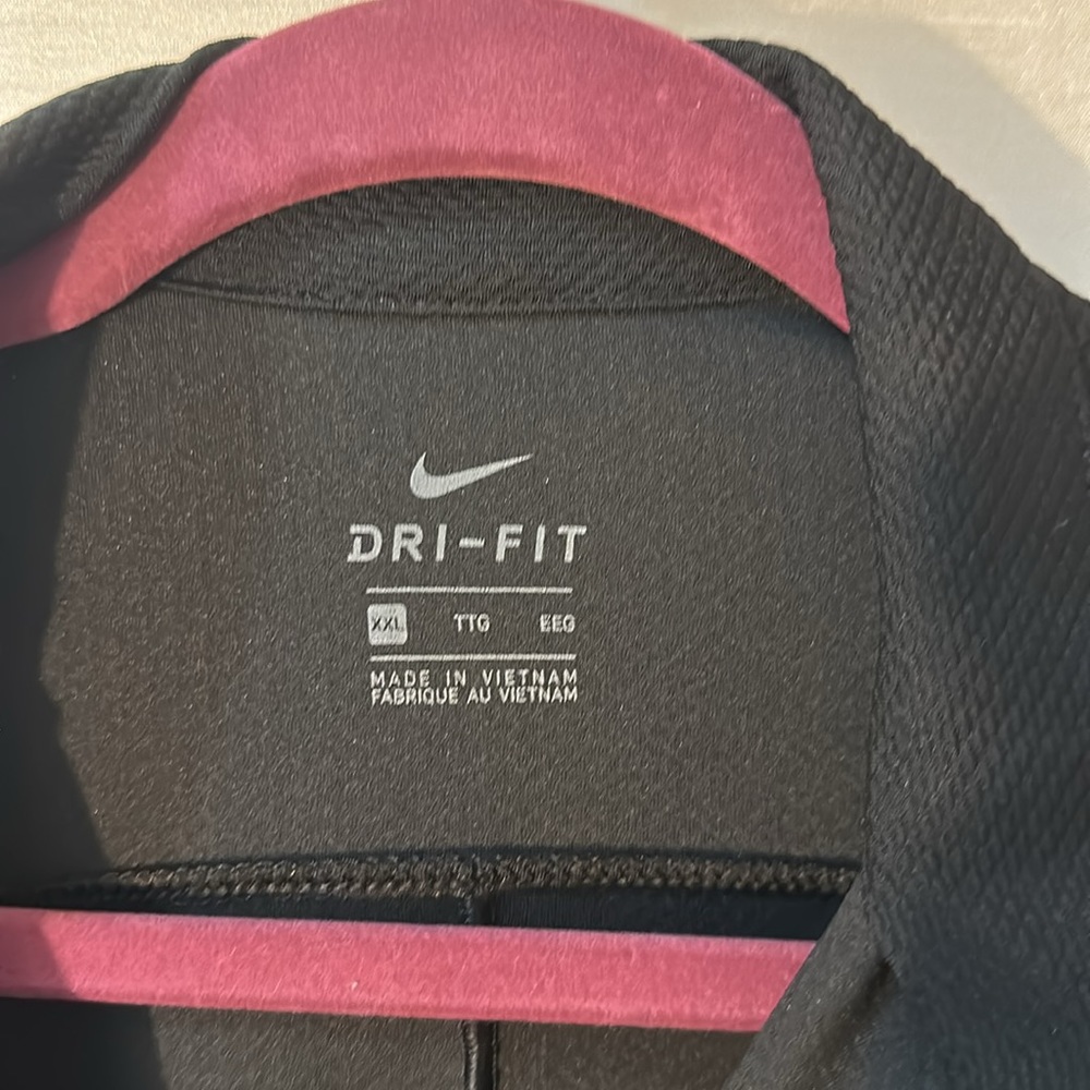 Nike Dri-Fit Black Woman’s XXL UV Long Sleeve Shirt - Picture 2 of 6